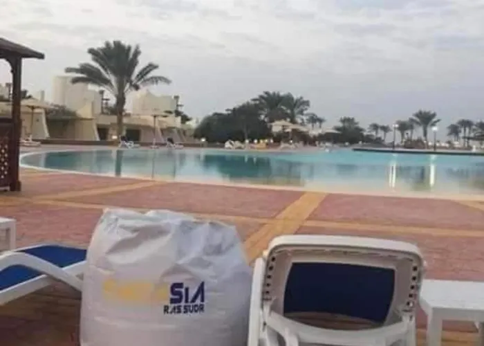 خاصة بمنتجع هوليداي ان فانتازيا - راس سدر باطلالة على البحر Vakantiehuis *