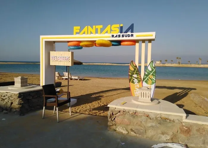 خاصة بمنتجع هوليداي ان فانتازيا - راس سدر باطلالة على البحر Vakantiehuis *